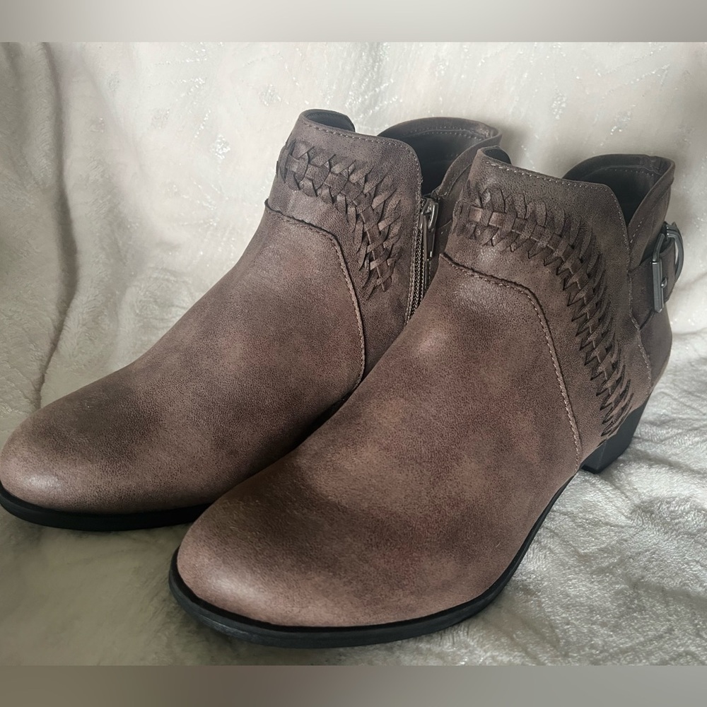 American Rag ankle boots size 8W BRAND NEW